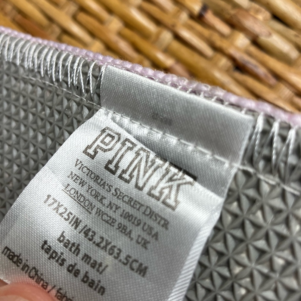 NWOT Victorias Secret Pink Bath Mat - Picture 5 of 6